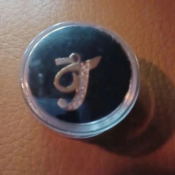 💙🌹Gold plated letter pendant "J" with faux diamonds - Picture 4 of 7